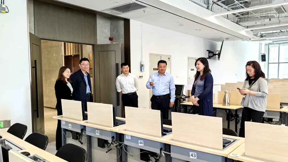 山东省人事考试中心、青岛市人力资源发展研究与促进中心领导来访