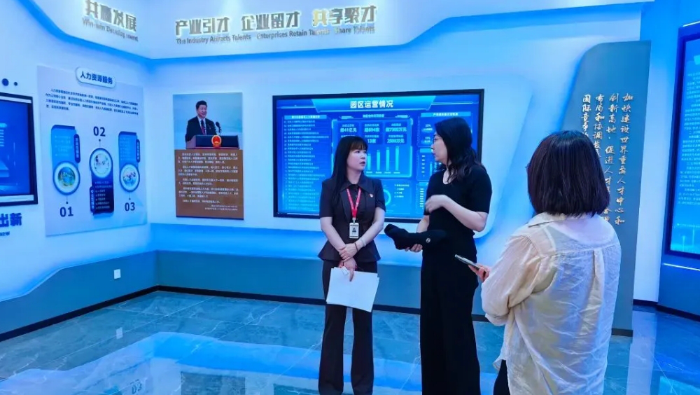 李沧区浮山路街道党工委领导走访调研园区党建工作